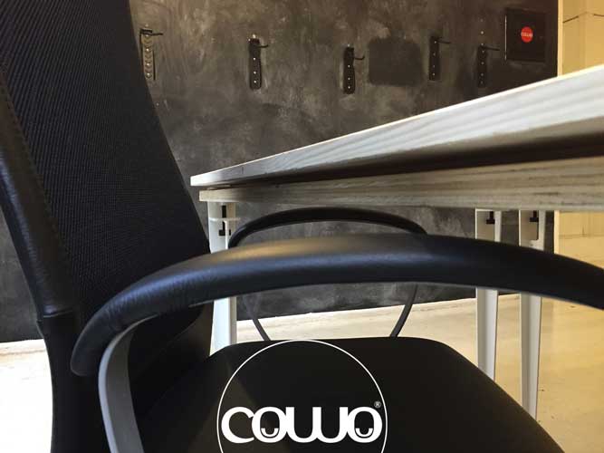 Nuovi tavoli del Coworking Cowo Milano Lambrate